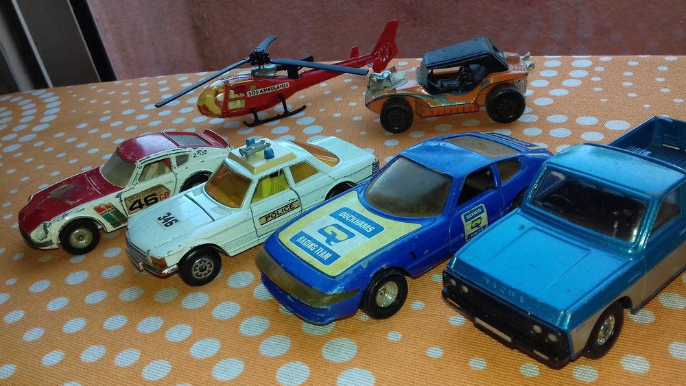 Carrinhos Matchbox e Corgi escala 1/36