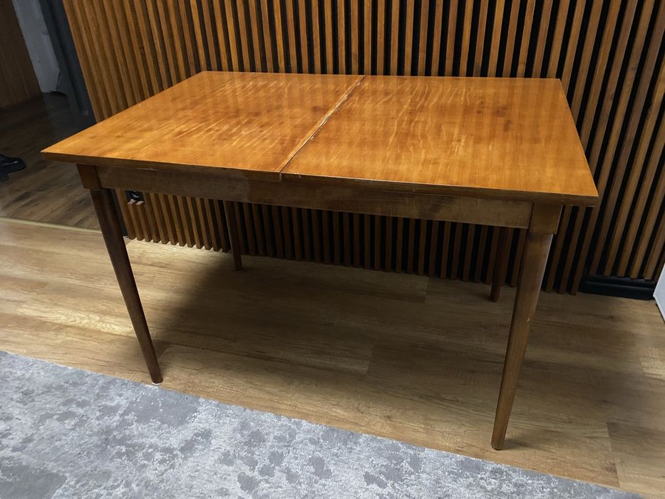 Rozkładany stół PRL, fornir