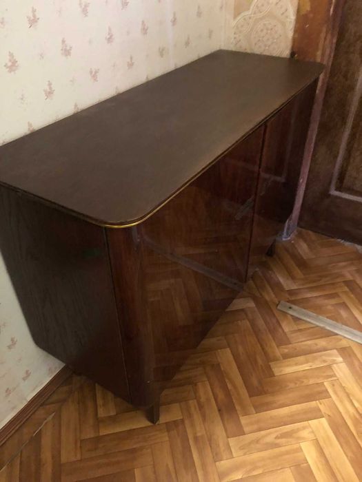 хельга и тумбочка из натурального дерева Германия