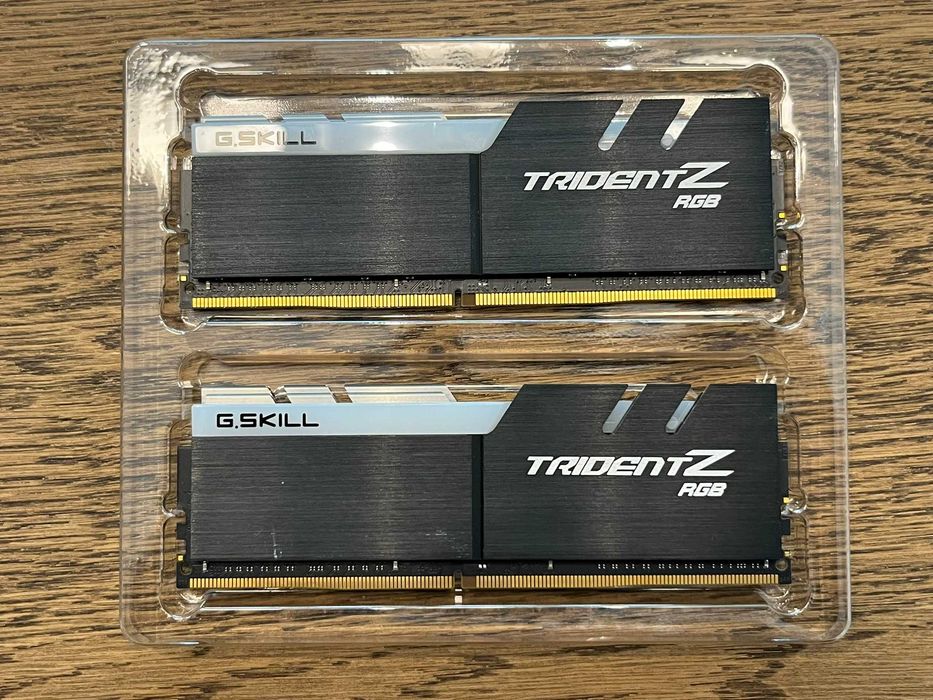 G.SKILL Trident Z RGB 32 GB DDR4-2400 | Kit 2×16 GB