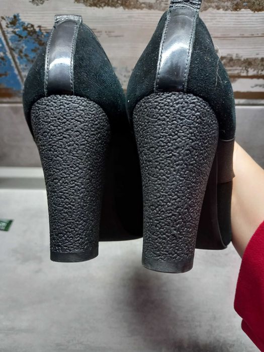 Шкіряні зручні туфлі