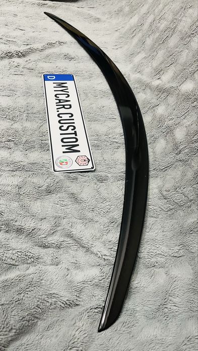 Спойлер крышки багажника на Tesla Model S