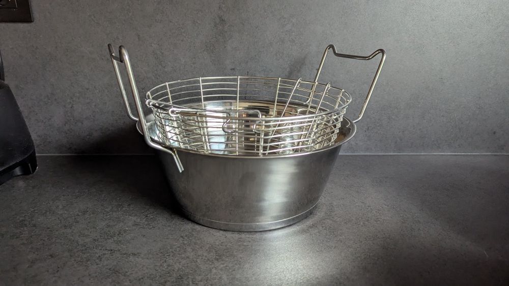 Fritadeira de inox por estrear