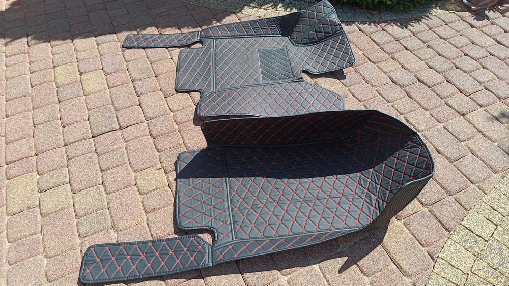 Dywaniki do samochodu sportowe stan b. dobry