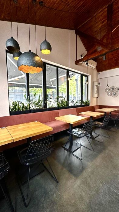 Продаж фасадного поиміщення з діючим бізнесом