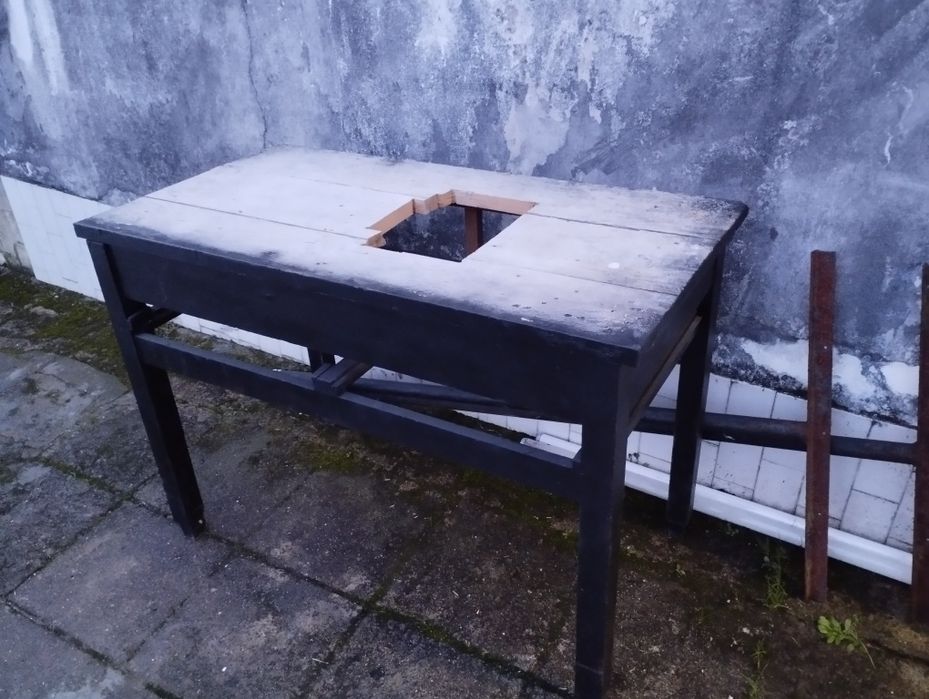 Ofereço: Mesa de cozinha