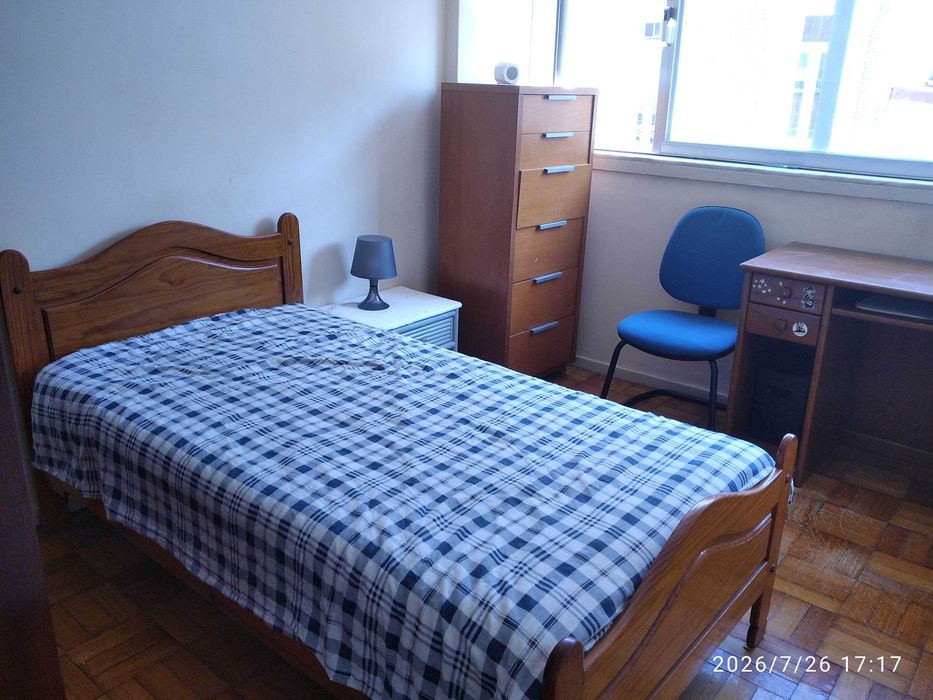 Arrenda-se T2 mobilado baixa Porto.