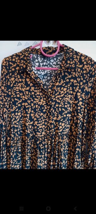 Vestido novo, comprido, padrão tigreda preto e amarelado, 38 - C&A