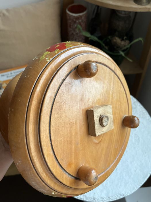 Fruteita em forma de floreira em madeira