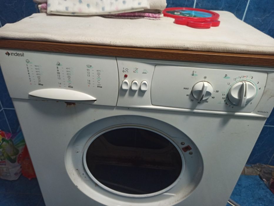 Продам по запчастинах пральну машину  Indesit WGS636TX