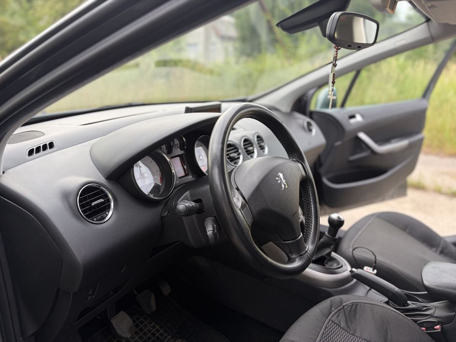 Авто Peugeot 308