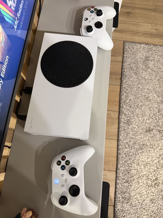 XBOX Series S + 2 pady bezprzewodowe | 512 GB | Super stan konsola