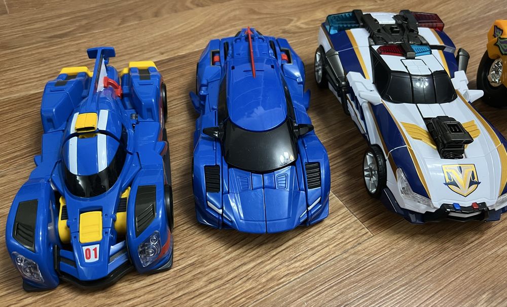 Продам тоботів Tobot