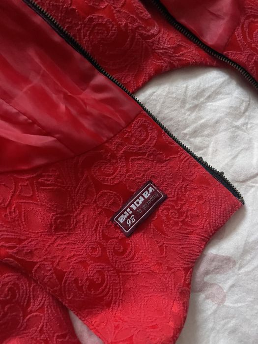 Urocza elegancka sukienka