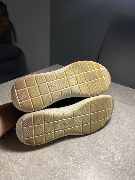 Продам кроссовки ecco