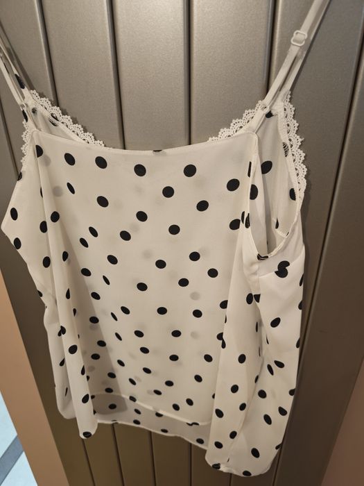 Damski top biały w czarne kropki