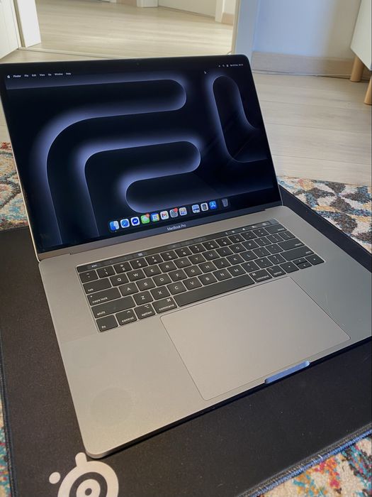 MacBook Pro 15" 2018 | A1990 / i9 / 32 GB RAM / 512 GB SSD | Stan bdb