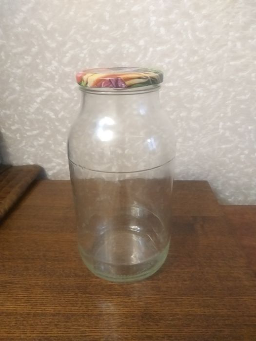 Продаю стеклянные банки.разные г.николаев
