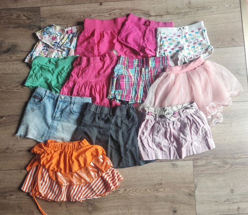 Duży zestaw ubrań dla dziewczynki roz 104  około 60 sztuk