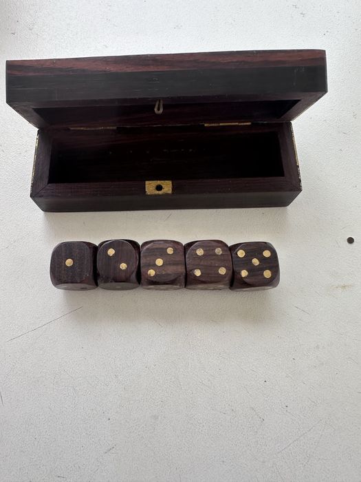 Jogo em caixa madeira