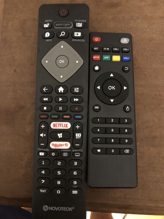 TV Philips 32+ TV Box + 2 télécommandes.