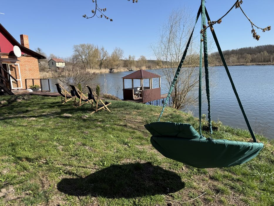 Будинок для сімейного відпочинку біля озера з банею (подобово)