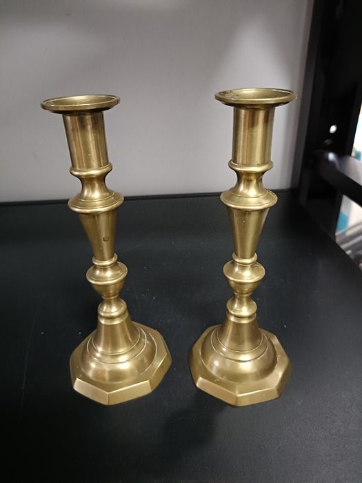 Dwa świeczniki mosiężne