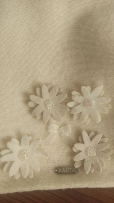 Czapka damska biała że zdobieniami