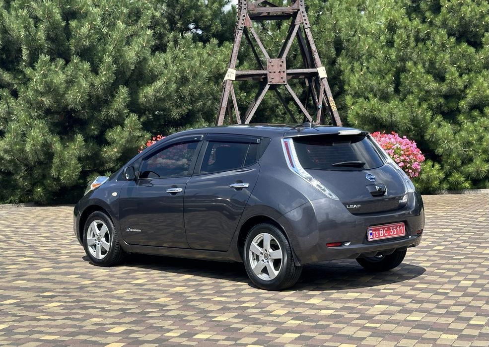 Nissan Leaf продається електромобіль Нісан Ліф в дуже хорошому стані, чистий , доглянутий , без технічних вкладень