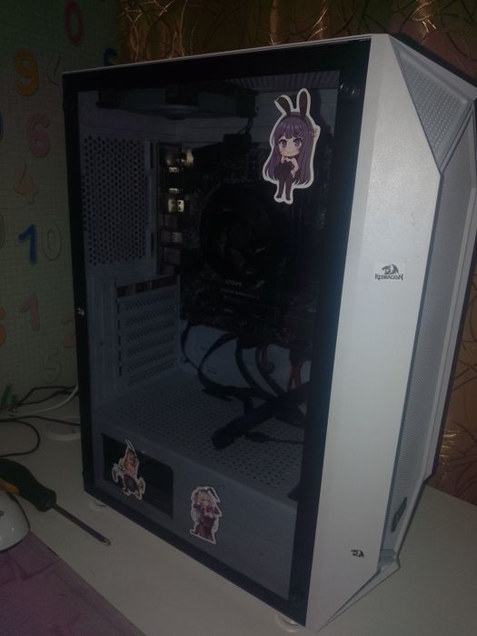 Корпус QUBE, білий, з загартованим склом