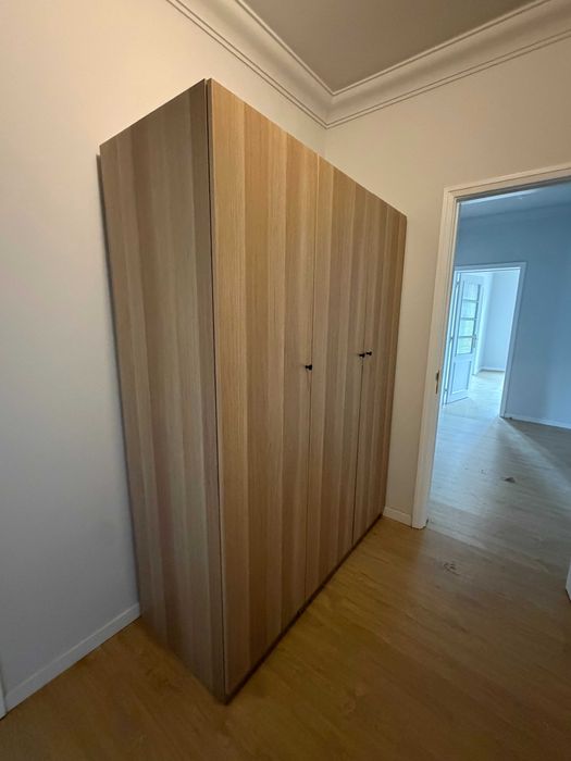 Roupeiro IKEA PAX efeito carvalho com interior completo