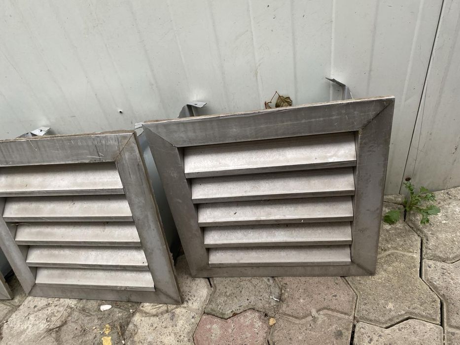 Решітка вентиляційна для сендвіч панелей