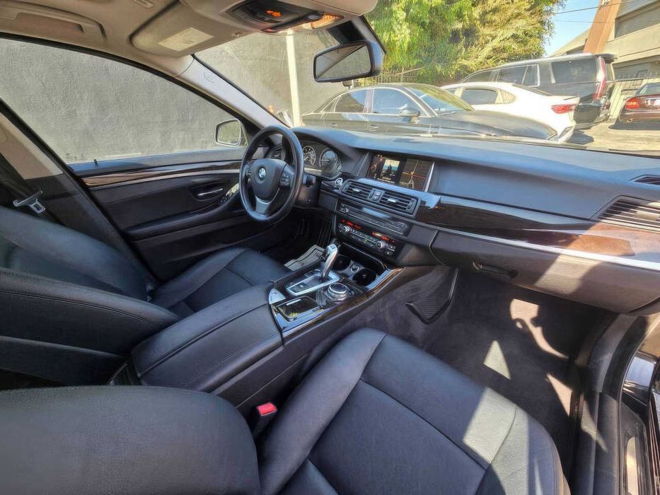 BMW 5 Series 528i      2015