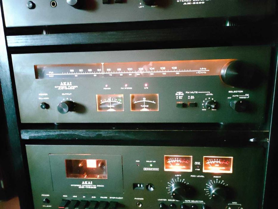 Duża wieża stereo Hi-Fi AKAI z szafką