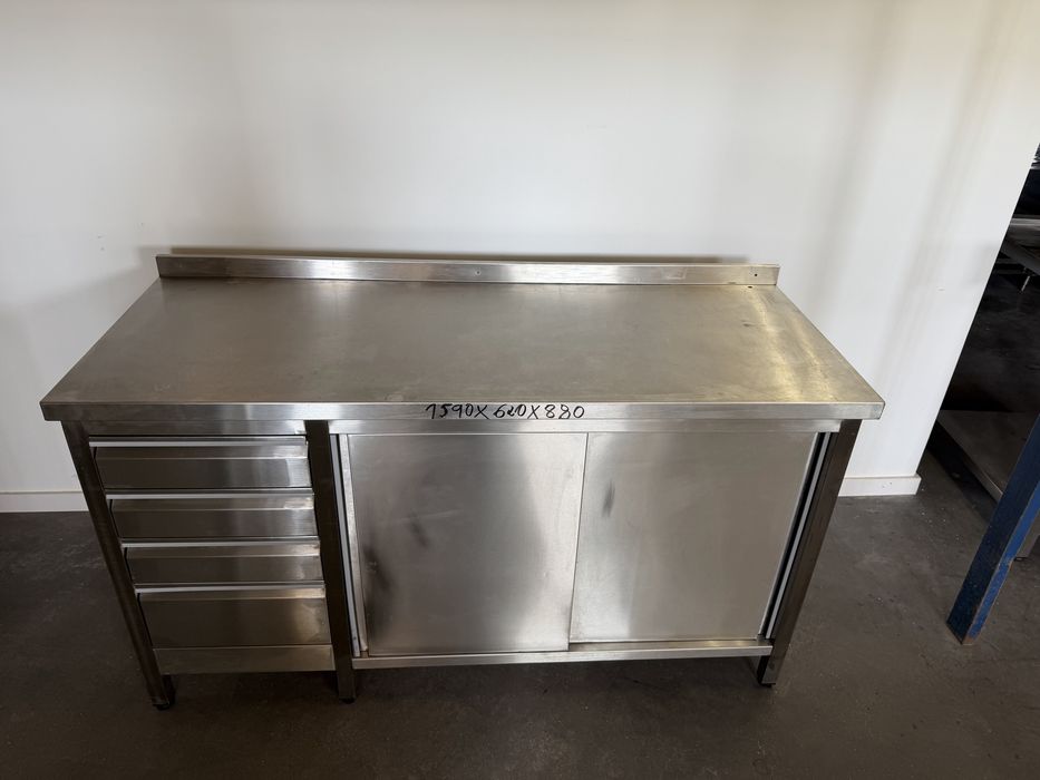 Escaparate Bancada  em aço inox  com 6 gavetas e 2 portas