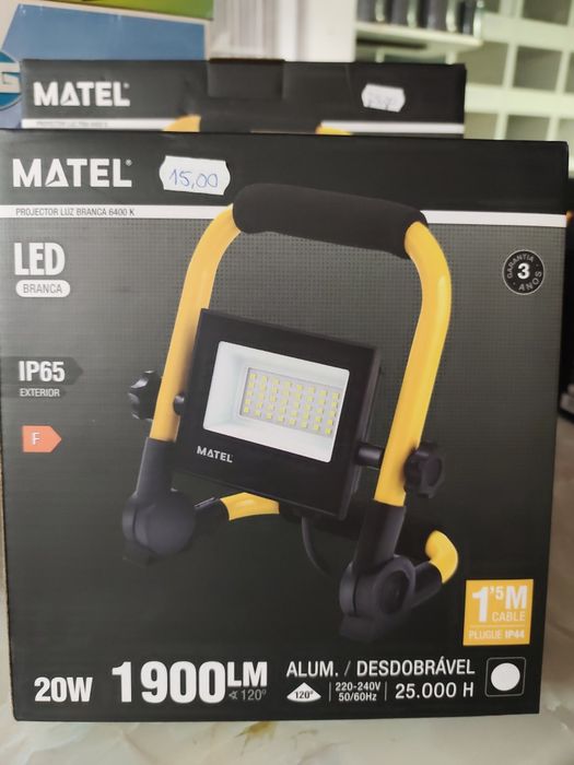 Projetor led 20w 1900lm novo na caixa
