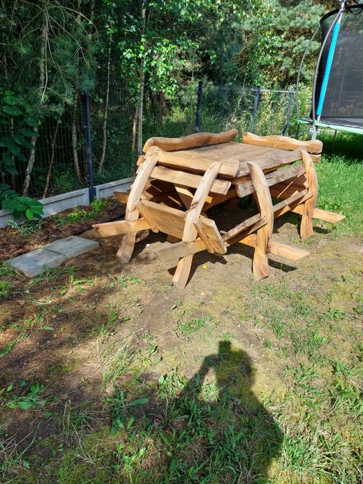 Meble ogrodowe  hustawka i stol z ławkami