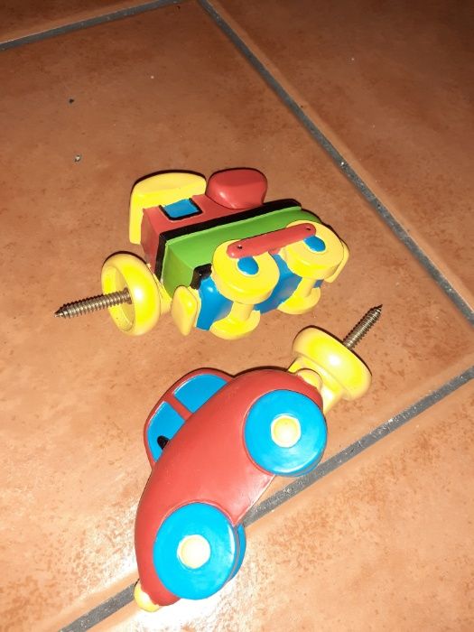 pontas de varão quarto criança com carro e comboio