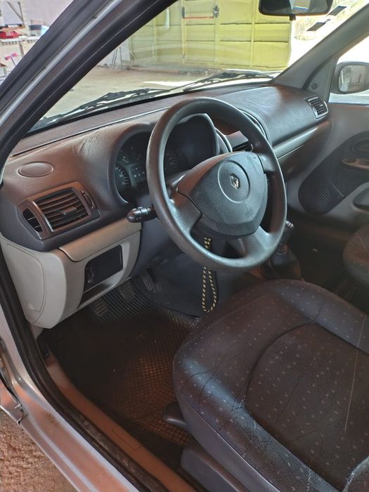 Renault clio 1.2 8v ano 2002 para peças todo o material disponível