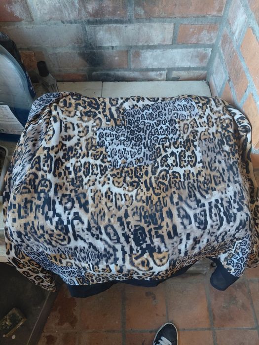 Camisola XXL DE tigreza em muito bom estado geral  3€ Apenas