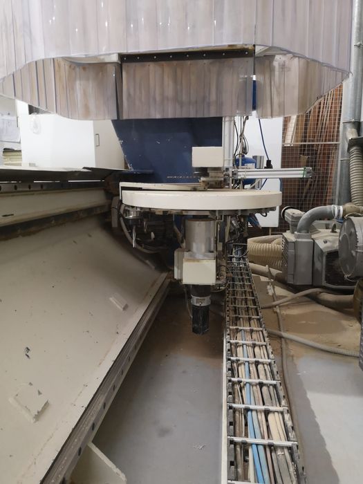 CNC UNITEAM 5 eixos para carpintaria/mobiliario