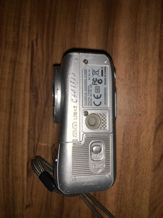 Câmara Fotográfica Digital Olympus FE-100