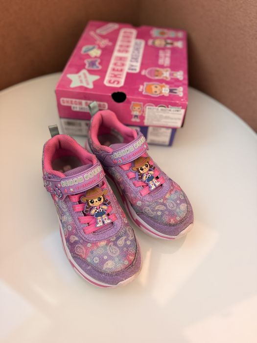 Дитячі кросівки для дівчинки SKECHERS Розмір 33
