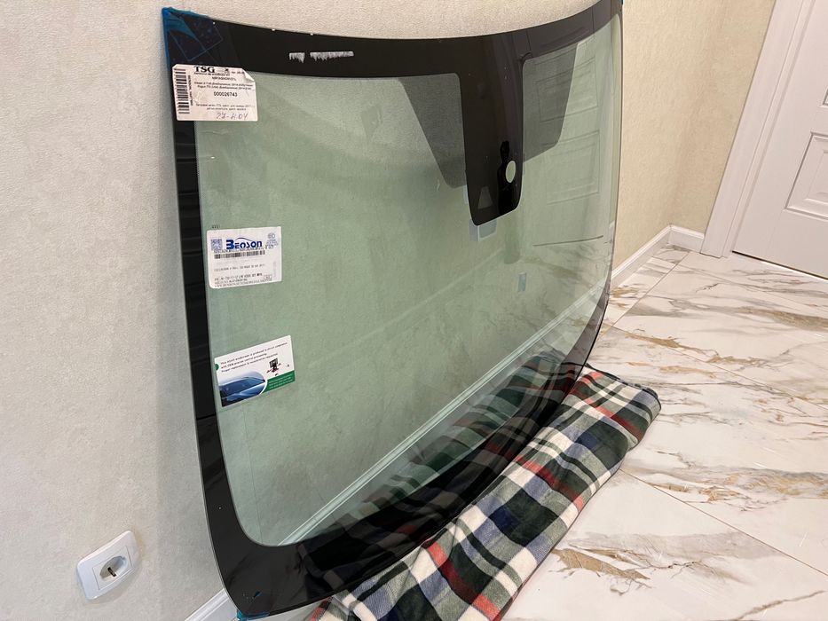 Лобове скло Nissan Rogue T32 2013-2020;  Nissan X-Trail 2014-2020