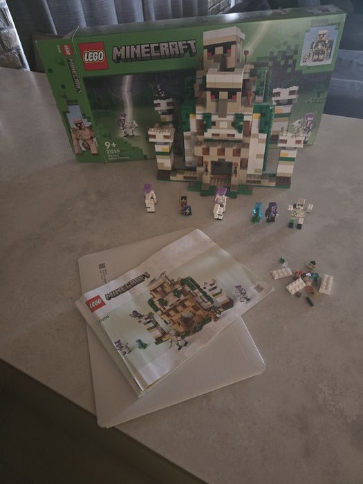 Конструктор Лего Minecraft Фортеця залізного Голема 21250
