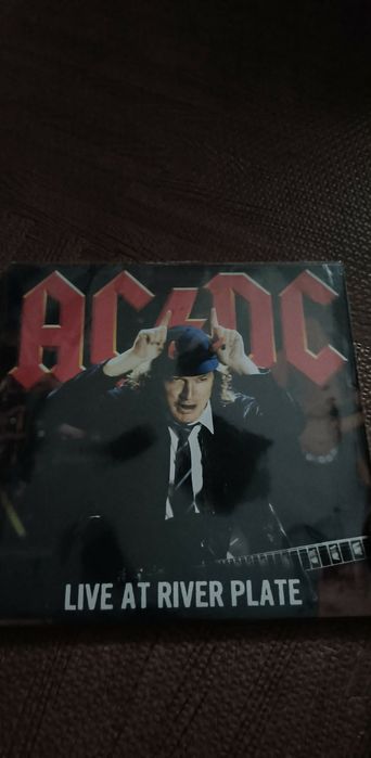 Acdc live river plate 3lp red vinyl e ACDC  novo e selado 
ZZ top clas