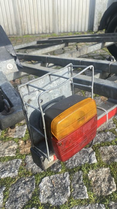 Atrelado para duas motos