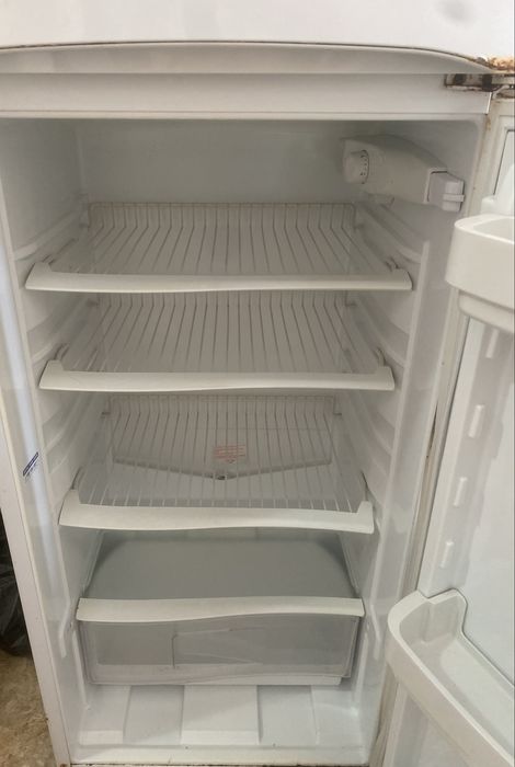 Frigorifico INDESIT medida mt 1,40x0,50.