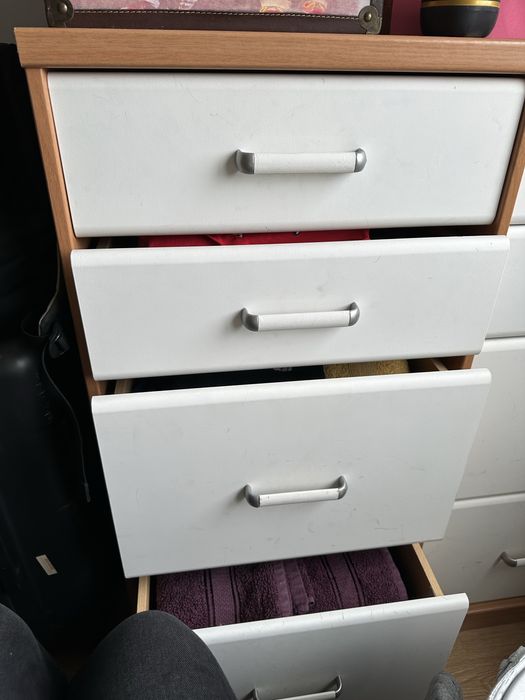 Comoda cor madeira e branco