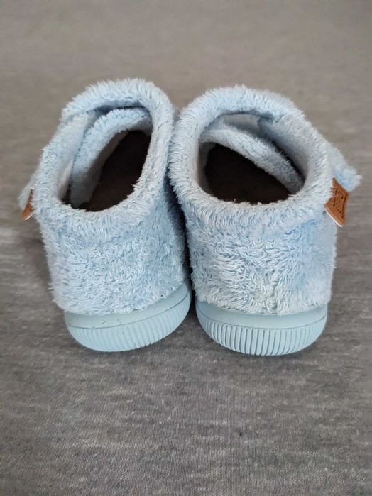 Kapcie  w rozmiarze 23.